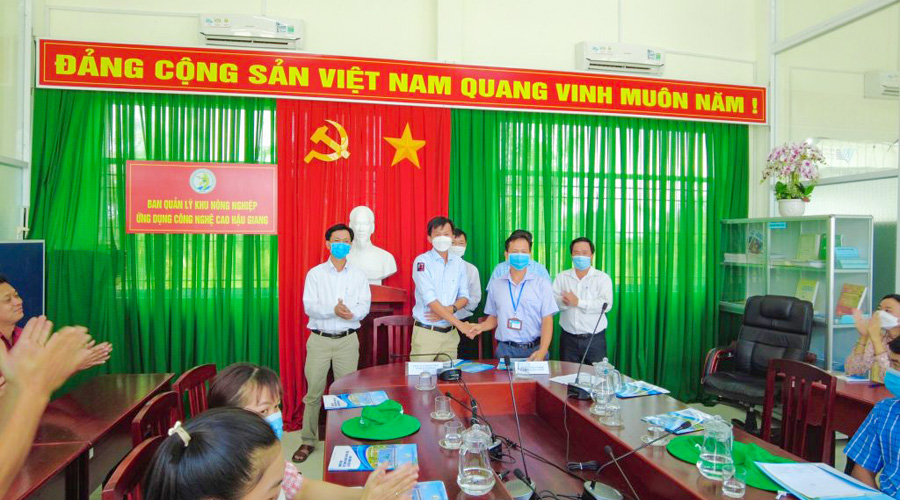 Công ty Khang Thịnh Ký kết thỏa thuận hợp tác với Ban quản lý Khu NN ƯD Công Nghệ Cao Hậu Giang
